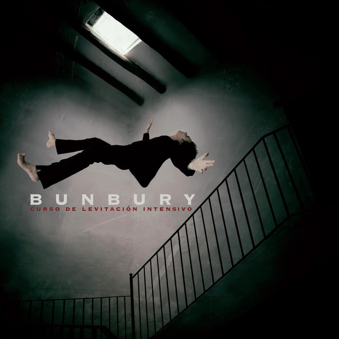 “Curso de Levitación Intensivo”, el álbum con el que Enrique Bunbury busca girar menos