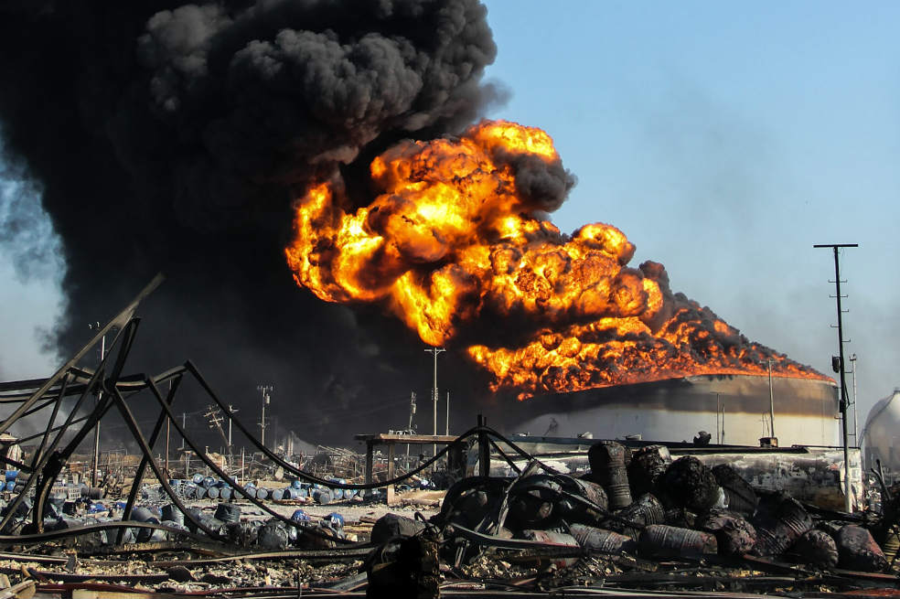 Amuay arde, pero Chavez reporta control en refinería