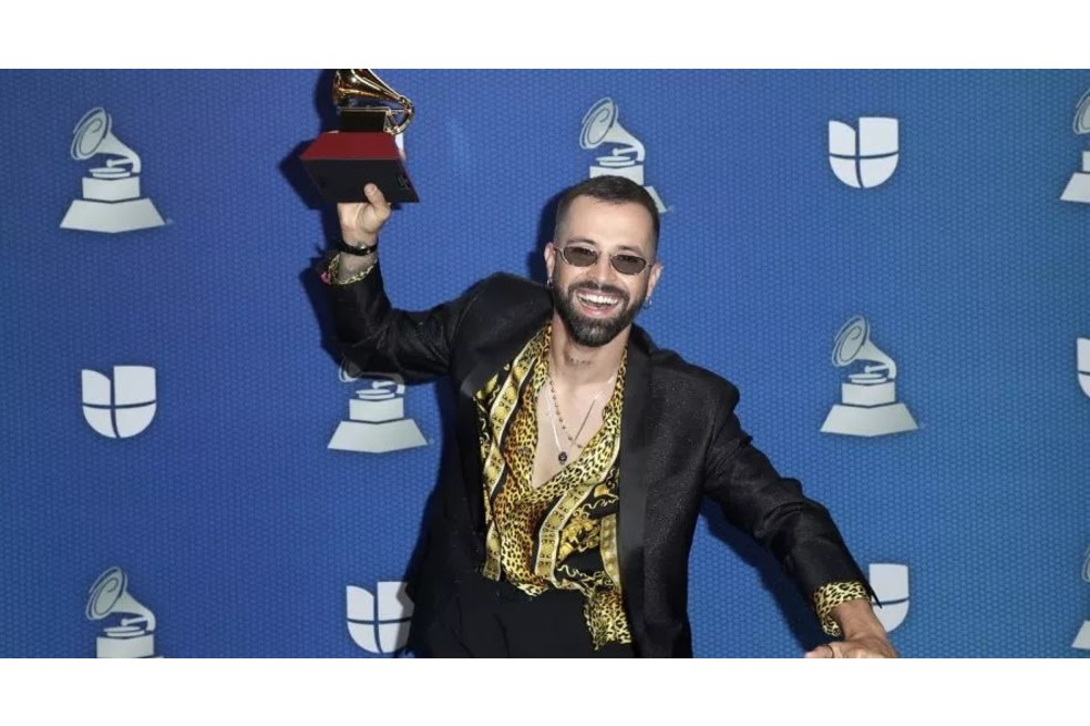 “Quiéreme”, el lanzamiento con el que Mike Bahía celebra el Latín Grammy