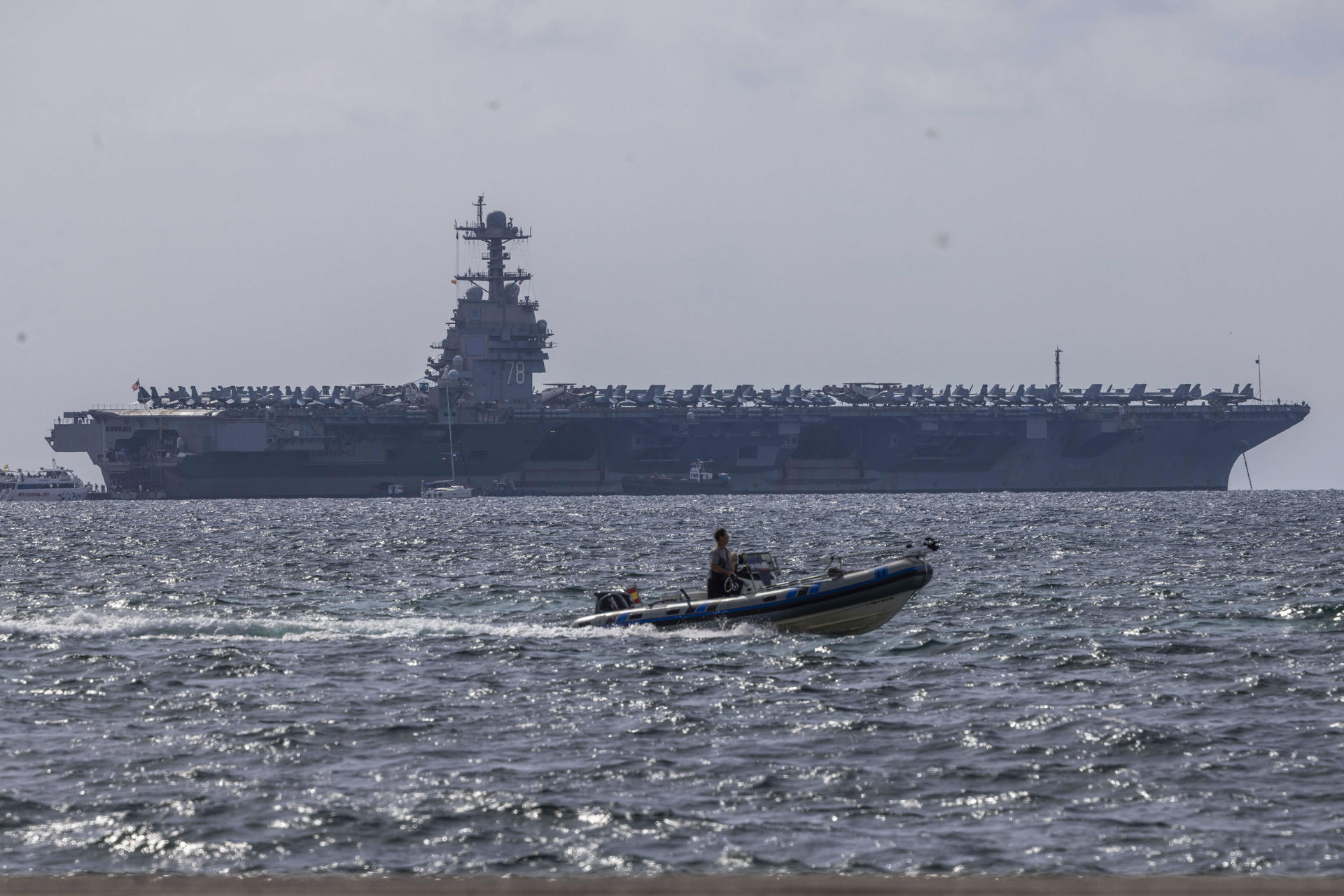 Militares de EE. UU. cerca de Venezuela podrían no volver a casa para Acción de Gracias y Navidad