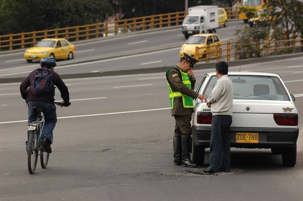 A regañadientes, cambian sus pases