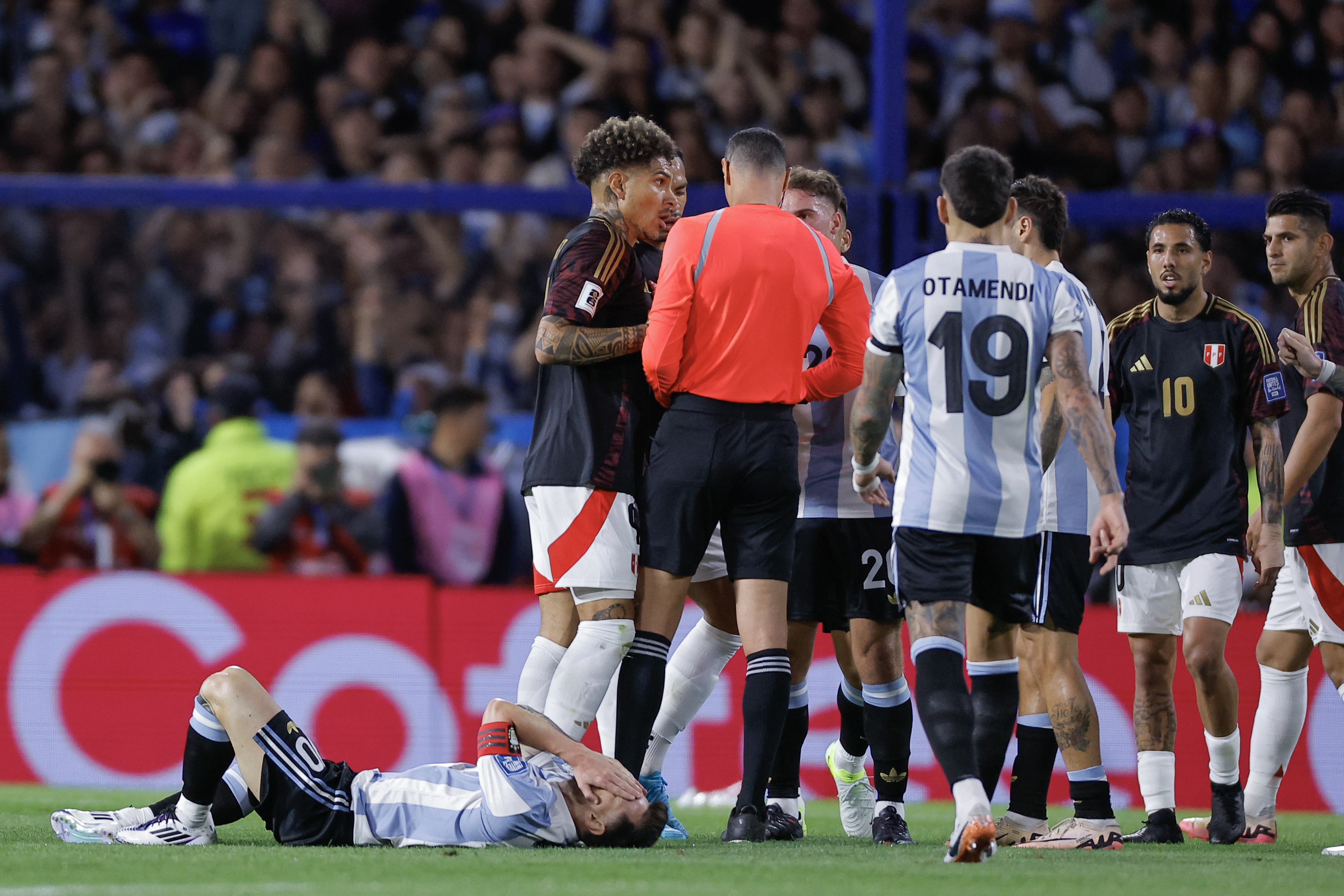 “A Messi lo tocabas con un dedo y ya marcaban falta”: Paolo Guerrero