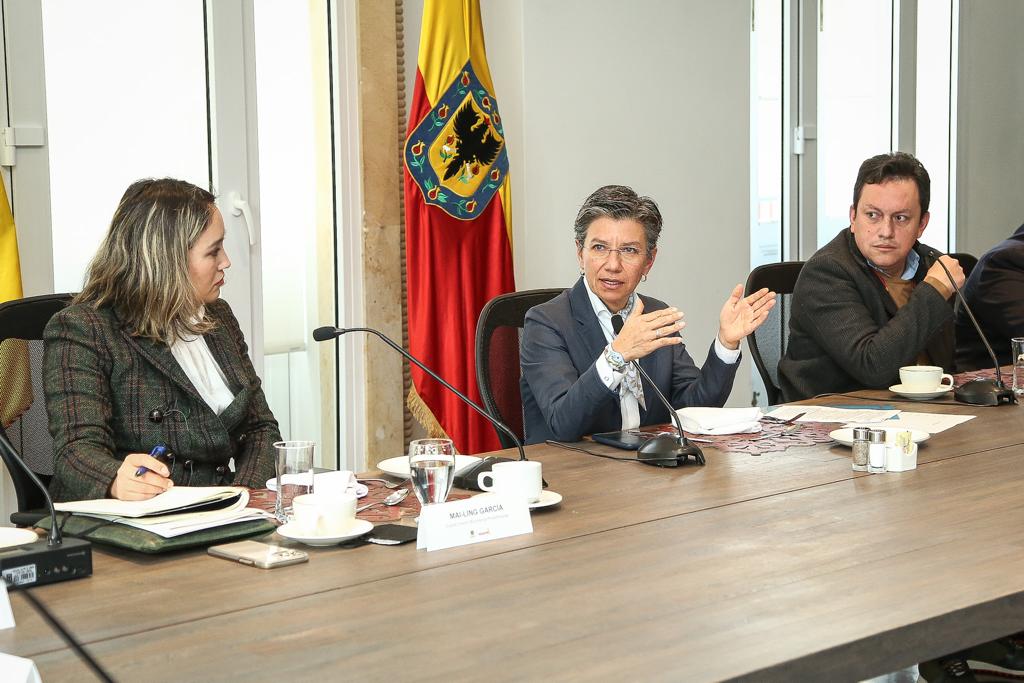 Acceso a crédito y Sistema de Cuidado: temas de la alcaldesa con consultores