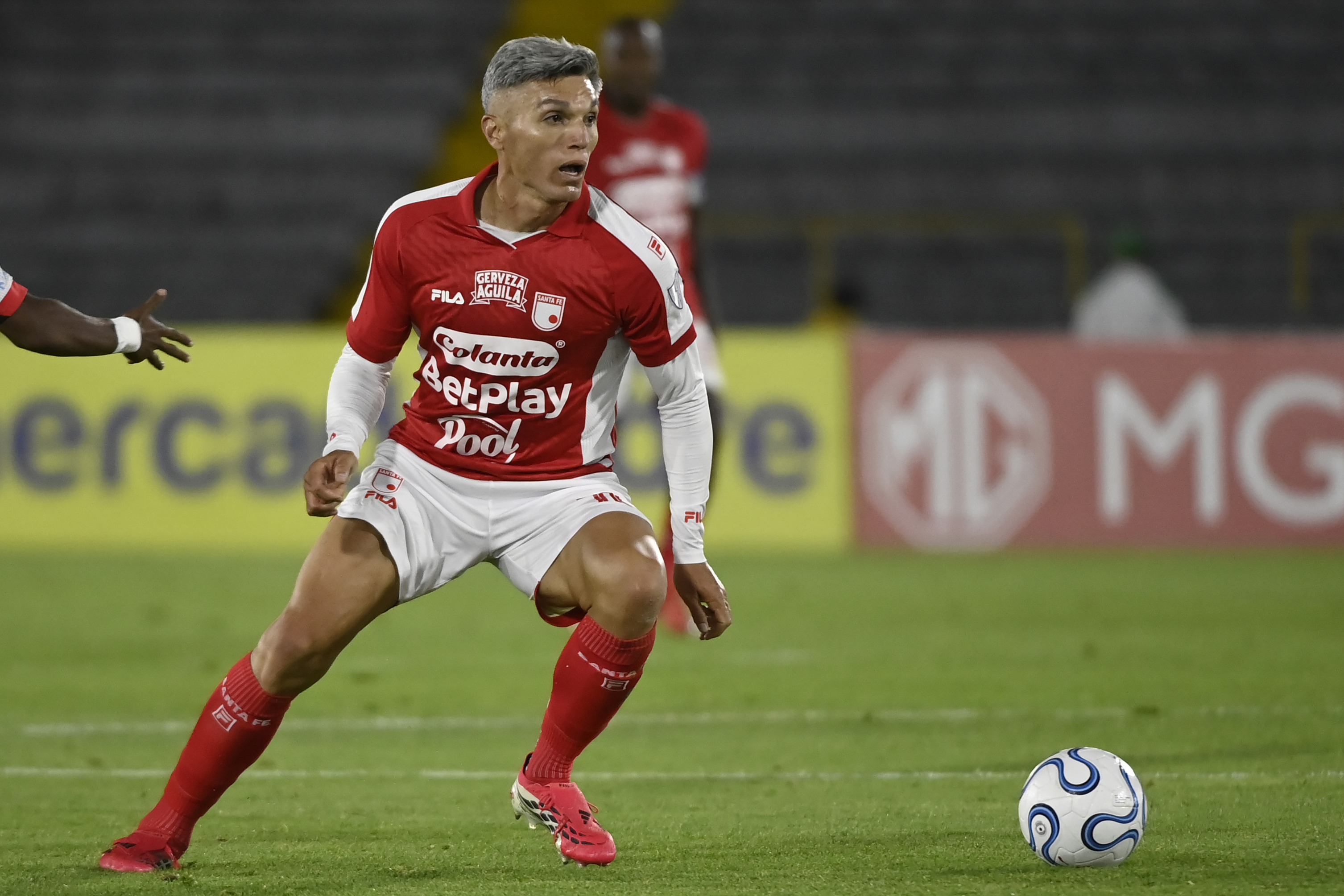 Daniel Torres encendió las alarmas en Santa Fe tras salir en ambulancia, ¿qué le pasó?