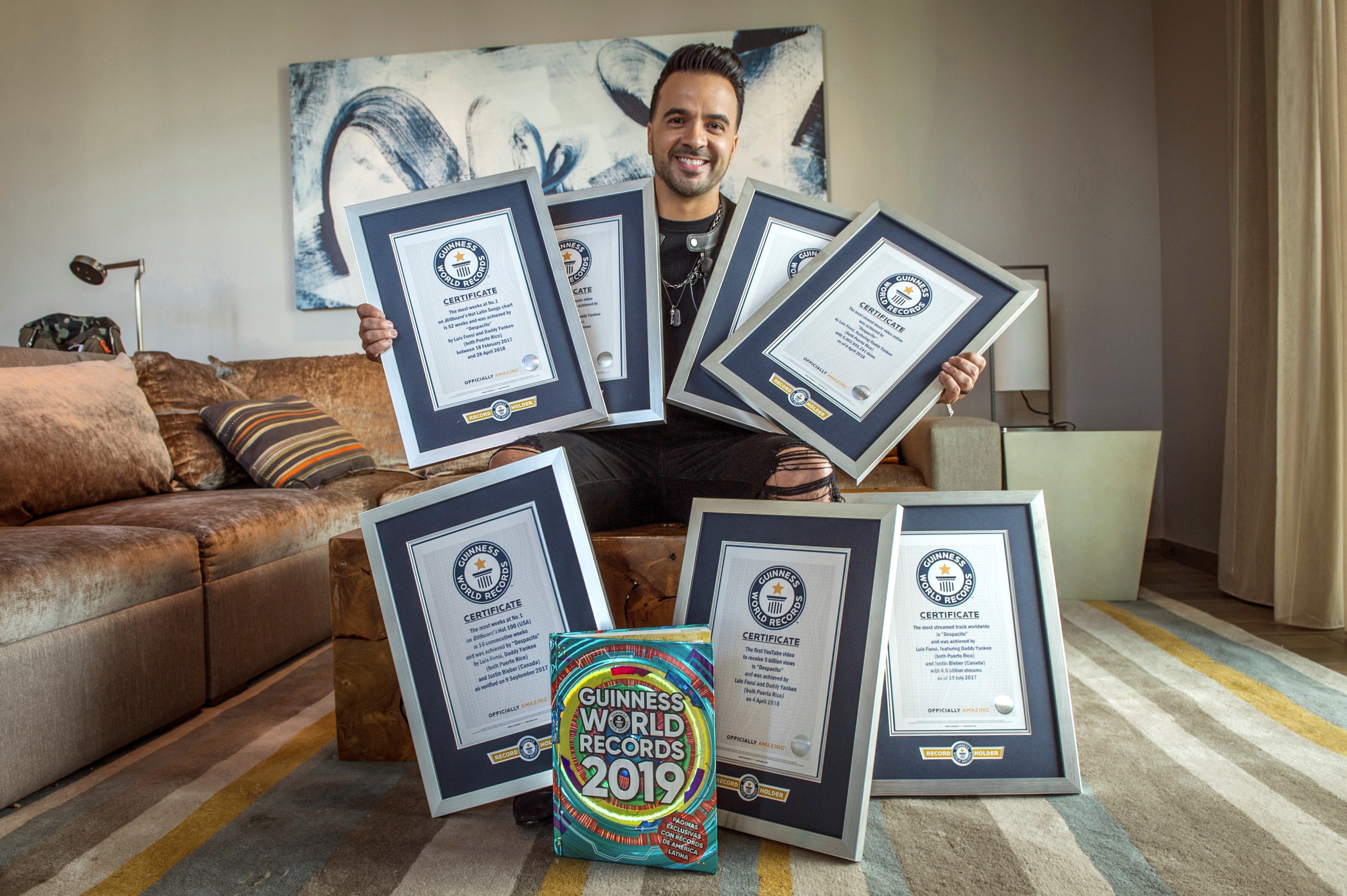 Con «Despacito» Luis Fonsi gana siete récords Guinness