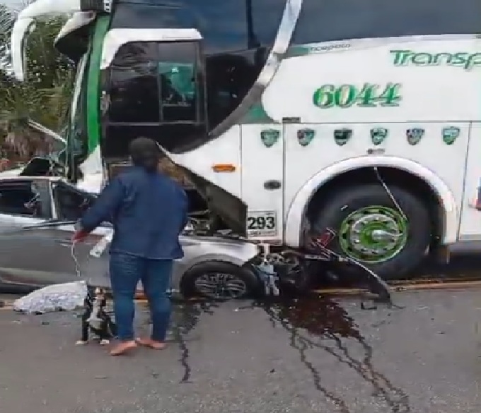 Cuatro personas de una misma familia mueren en siniestro entre carro y bus en Paratebueno