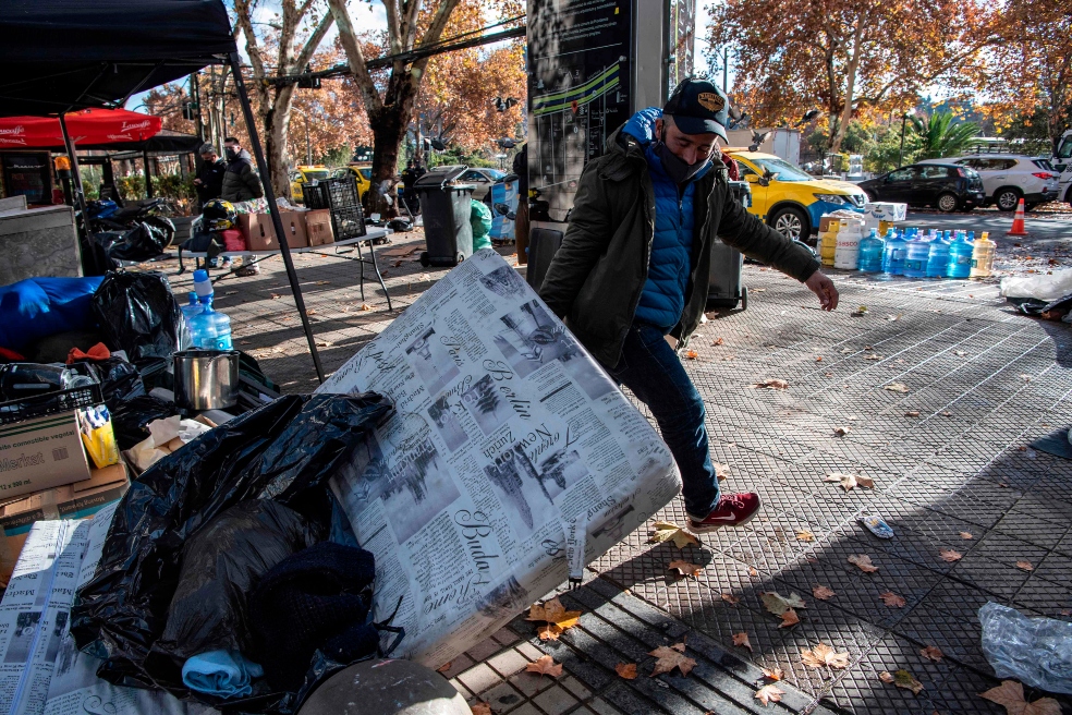 Se calcula que 3.000  colombianos, ecuatorianos, venezolanos, peruanos y bolivianos varados en Chile han sido trasladados a albergues.