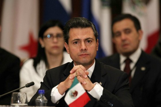 Cae a 44% aprobación del presidente de México