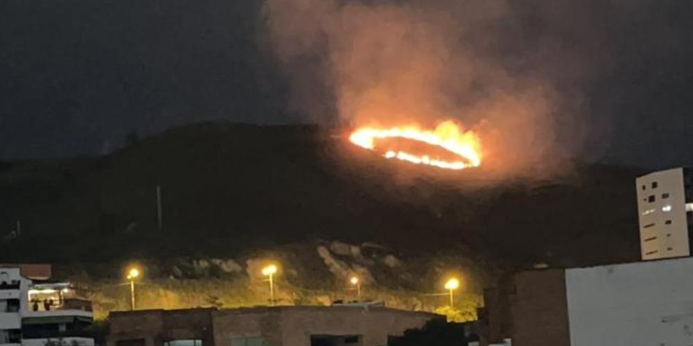 El extraño incendio que se presentó en el cerro de Cristo Rey, en Cali