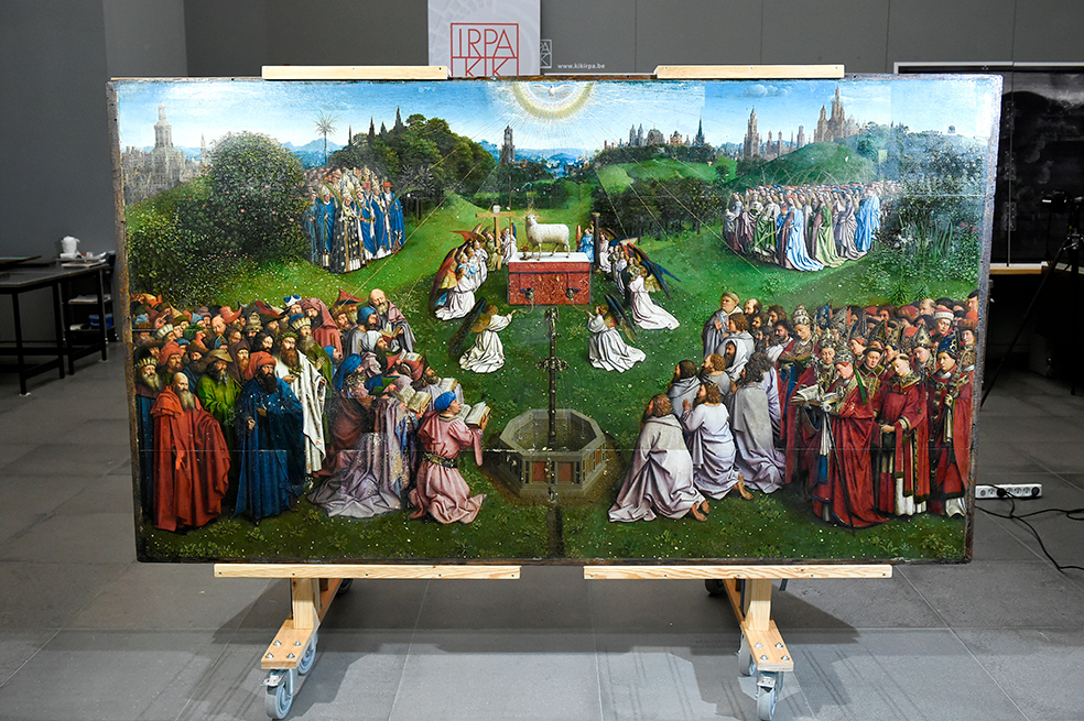 «La adoración del místico cordero» de los hermanos Van Eyck tras restauración