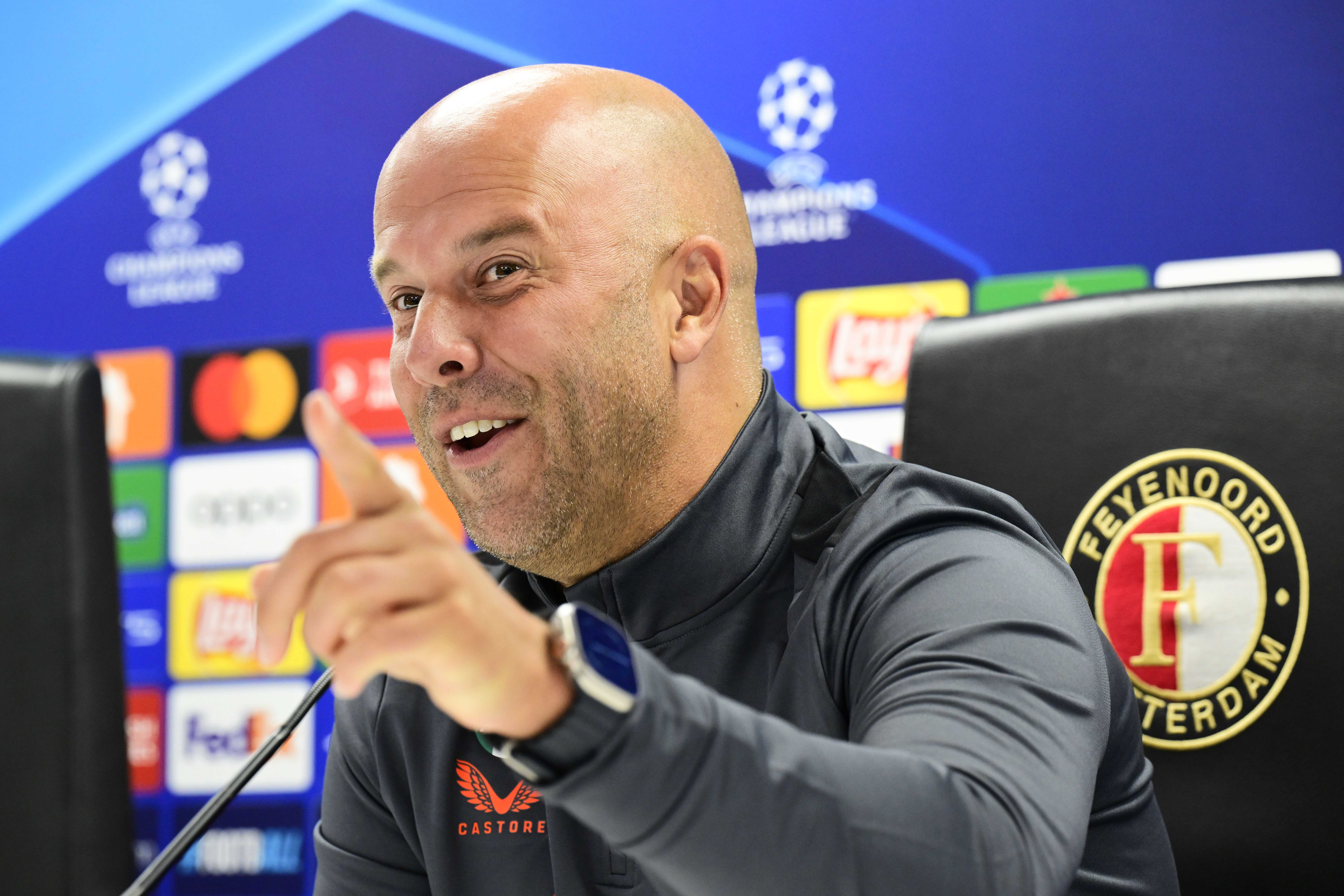 Rotterdam (Netherlands), 18/09/2023.- Feyenoord's head coach Arne Slot speaks during a press conference in De Kuip, Rotterdam, Netherlands, 18 September 2023. Feyenoord Rotterdam wil face Celtic FC on 19 September in their UEFA Champions League group stage match. (Liga de Campeones, Países Bajos; Holanda) EFE/EPA/OLAF KRAAK