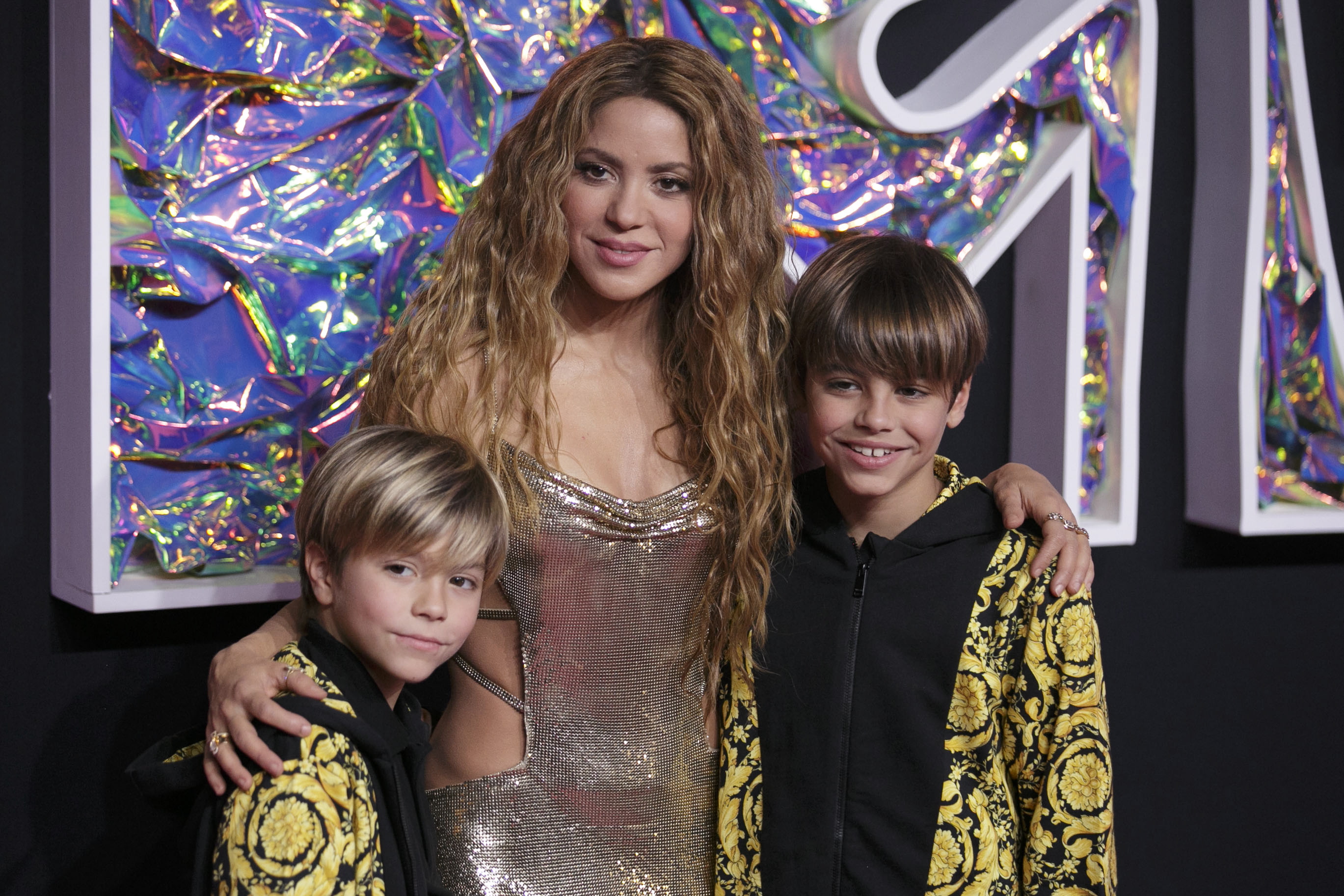 Shakira revela cómo le enseña a Milán y a Sasha a ser hombres ¿indirecta para Piqué?