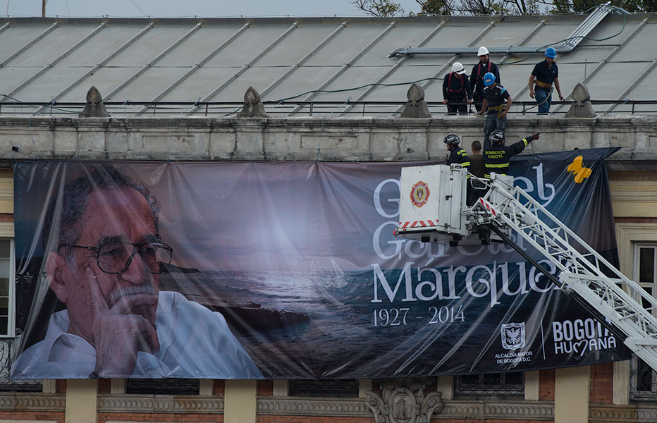 Con mariposas amarillas y al son vallenato, Bogotá despide a Gabo
