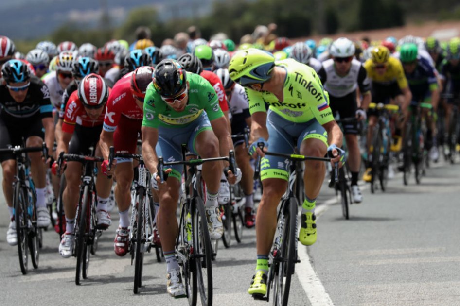 El pelotón durante la etapa 11 del Tour de Francia. Foto: AFP