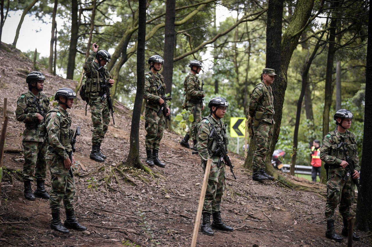 Esta solución, que es ofrecida por la Secretaría de Hábitat de Bogotá, ha sido rechazada anteriormente por los miembros de la comunidad, dado que su vida gira en torno al centro.