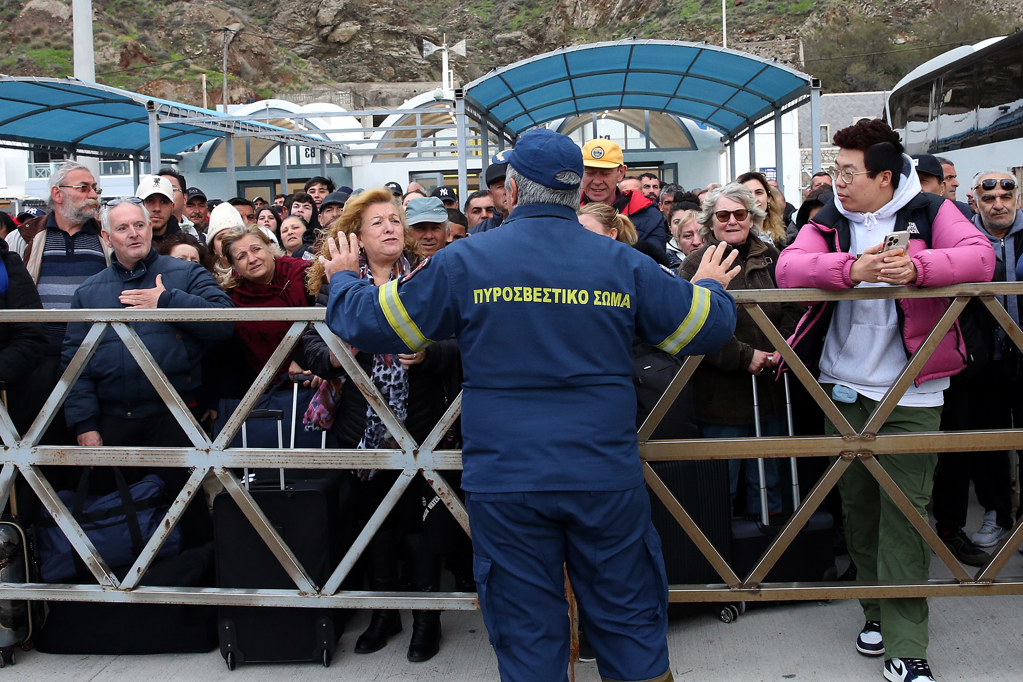 Los sismos en la isla Santorini ya han hecho evacuar a más de 7.000 personas