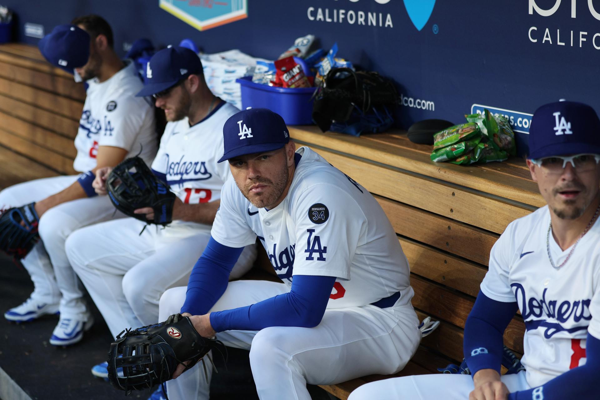 Los Angeles (United States), 21/05/2025.- Los Angeles Dodgers' Freddie Freeman (C) in the dugout before the start of the Major League Baseball (MLB) game between the Arizona Diamondbacks and the Los Angeles Dodgers in Los Angeles, California, USA, 20 May 2025. EFE/EPA/ALLISON DINNER
