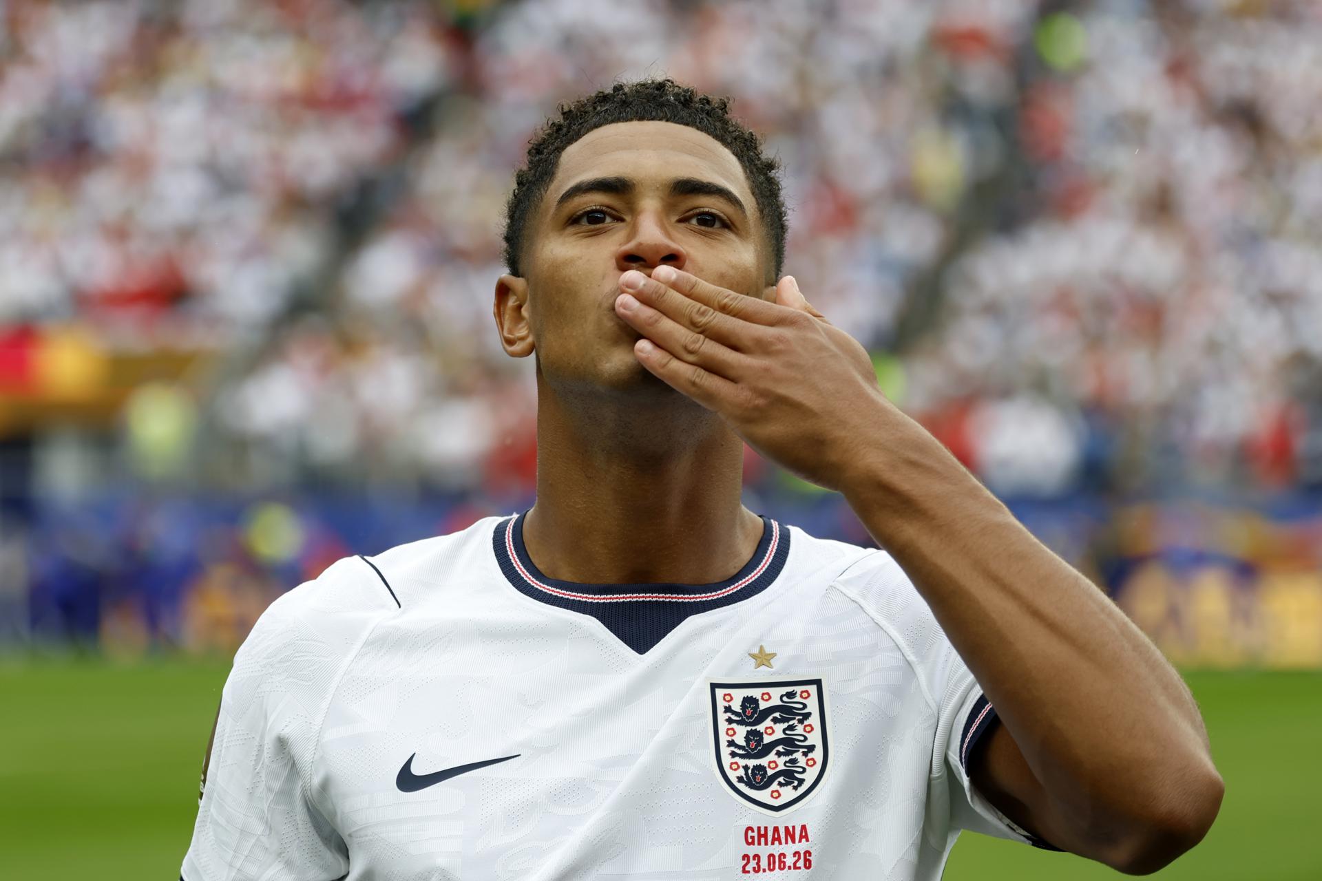 La razón por la que Bellingham evitó la roja en Inglaterra vs. Ghana pese a taparse la boca