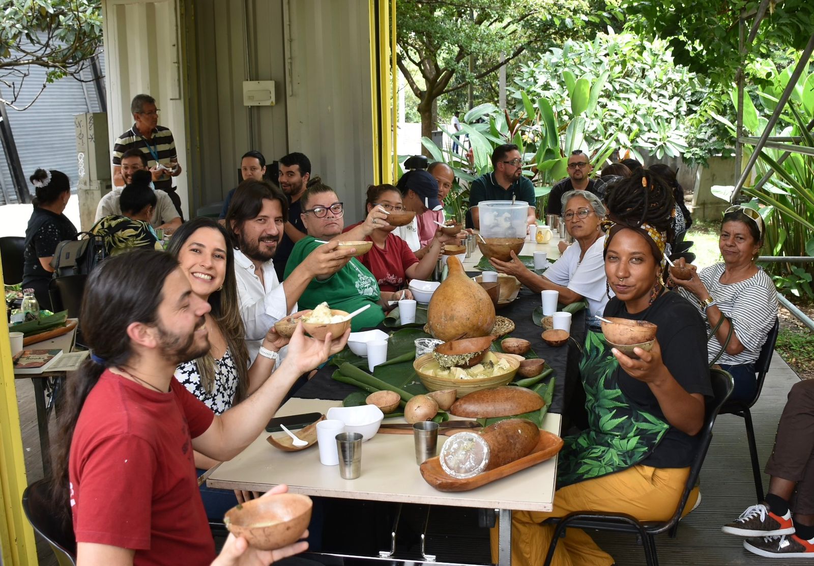 Este espacio se ha convertido en un punto de convergencia donde cada participante aporta sus saberes únicos, contribuyendo a la construcción de una memoria colectiva que abarca no solo el distrito, sino la región y el país entero