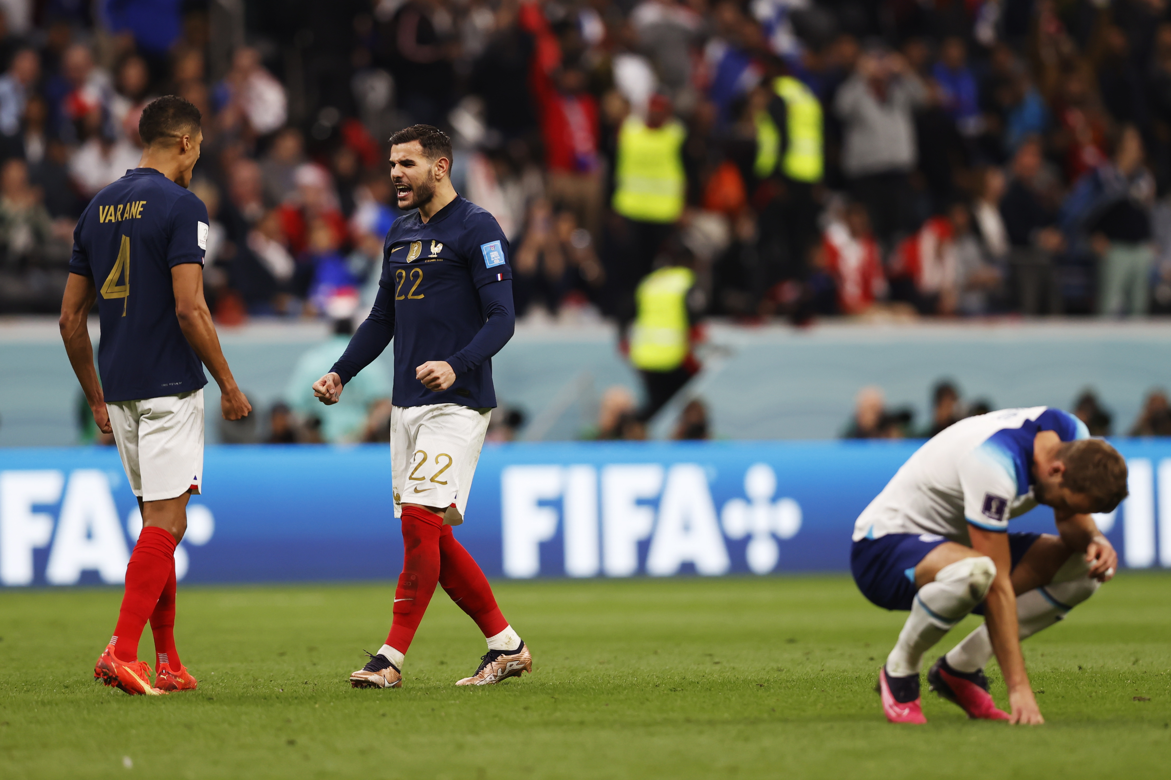 Al Khor (Qatar), 10/12/2022.- Raphael Varane (L) and Theo Hernandez (2-L) of France celebrate as Harry Kane of England (R) reacts after the FIFA World Cup 2022 quarter final soccer match between England and France at Al Bayt Stadium in Al Khor, Qatar, 10 December 2022. (Mundial de Fútbol, Francia, Catar) EFE/EPA/Rolex dela Pena