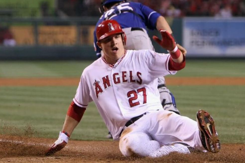 Mike Trout, jugador norteamericano de béisbol, en 2019 pactó un salario de 430 millones por 12 temporadas con los Angelinos de la MLB.