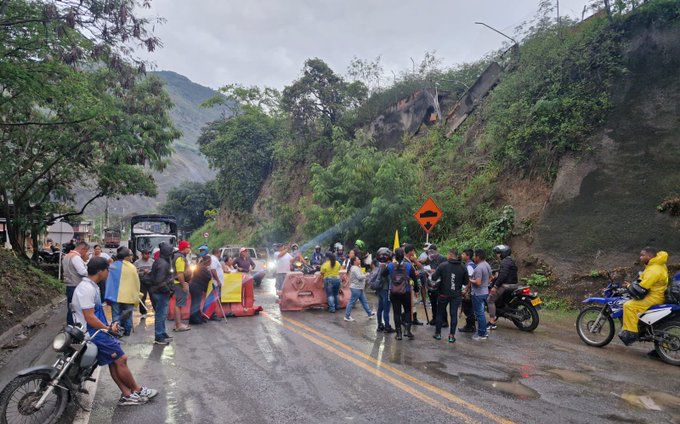 Por protestas en Loboguerrero, la vía Buenaventura-Buga está totalmente cerrada