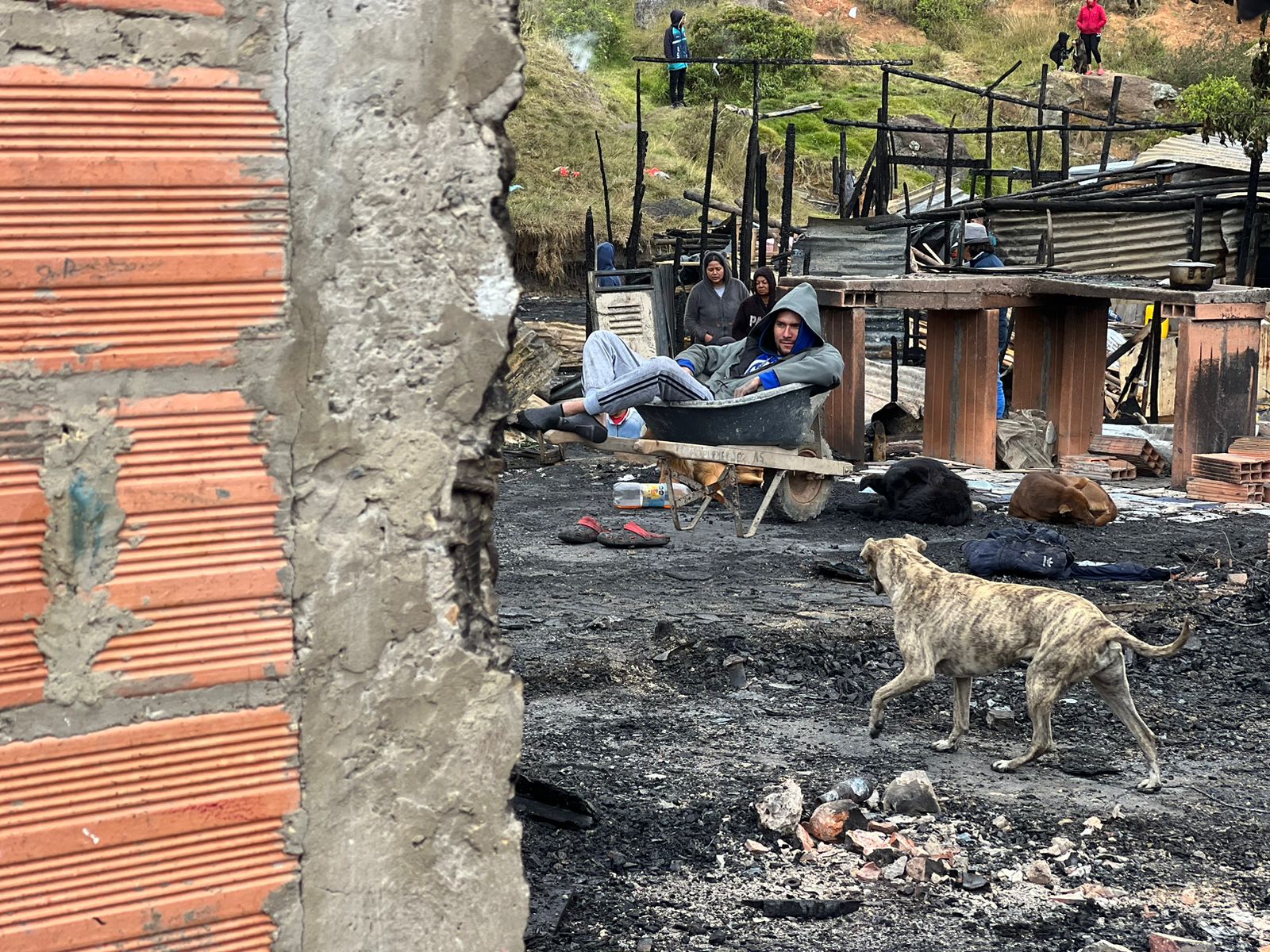 Ciudad Bolívar: 24 familias lo perdieron todo, tras voraz incendio en el Paraíso