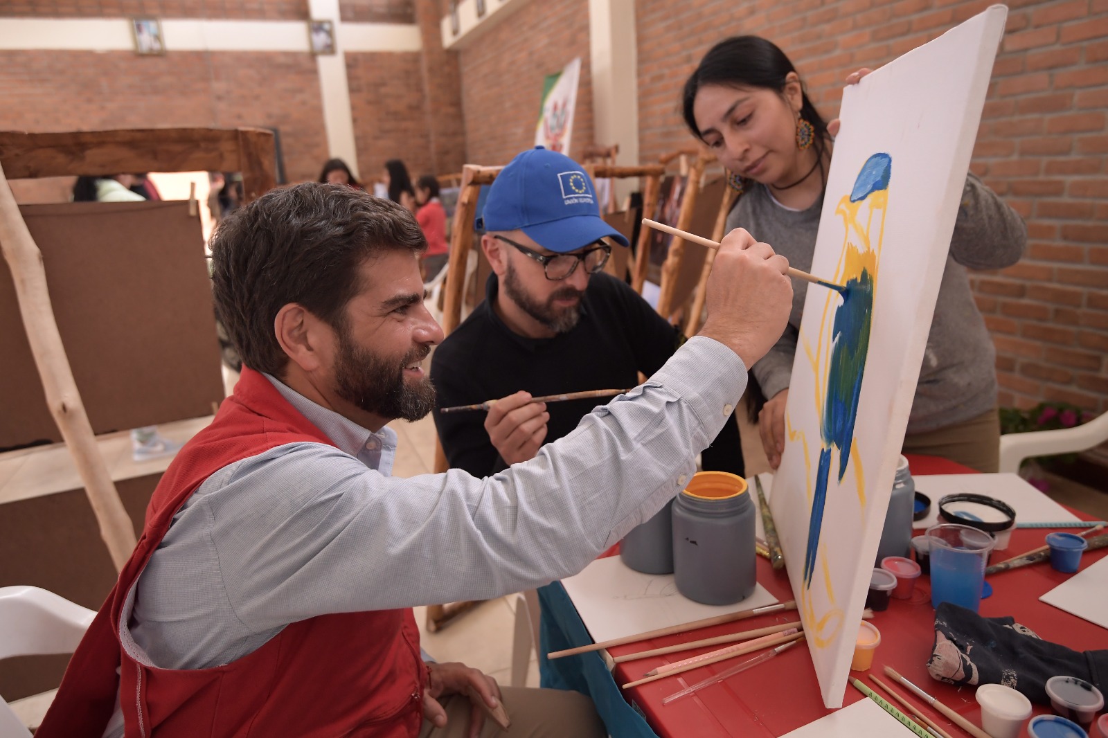 Vicente Ortega, coordinador general de la cooperación española (izq.), y Alberto Menghini, jefe de cooperación de la Unión Europea en Colombia, participaron de una misión de cierre del PDT en Nariño y resaltaron la importancia de estas iniciativas para la construcción de paz en el país.