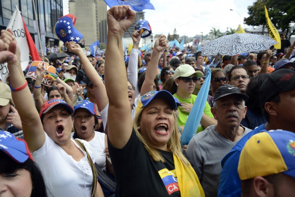 Oposición venezolana llama a vencer en urnas al gobierno, militares detienen antichavista