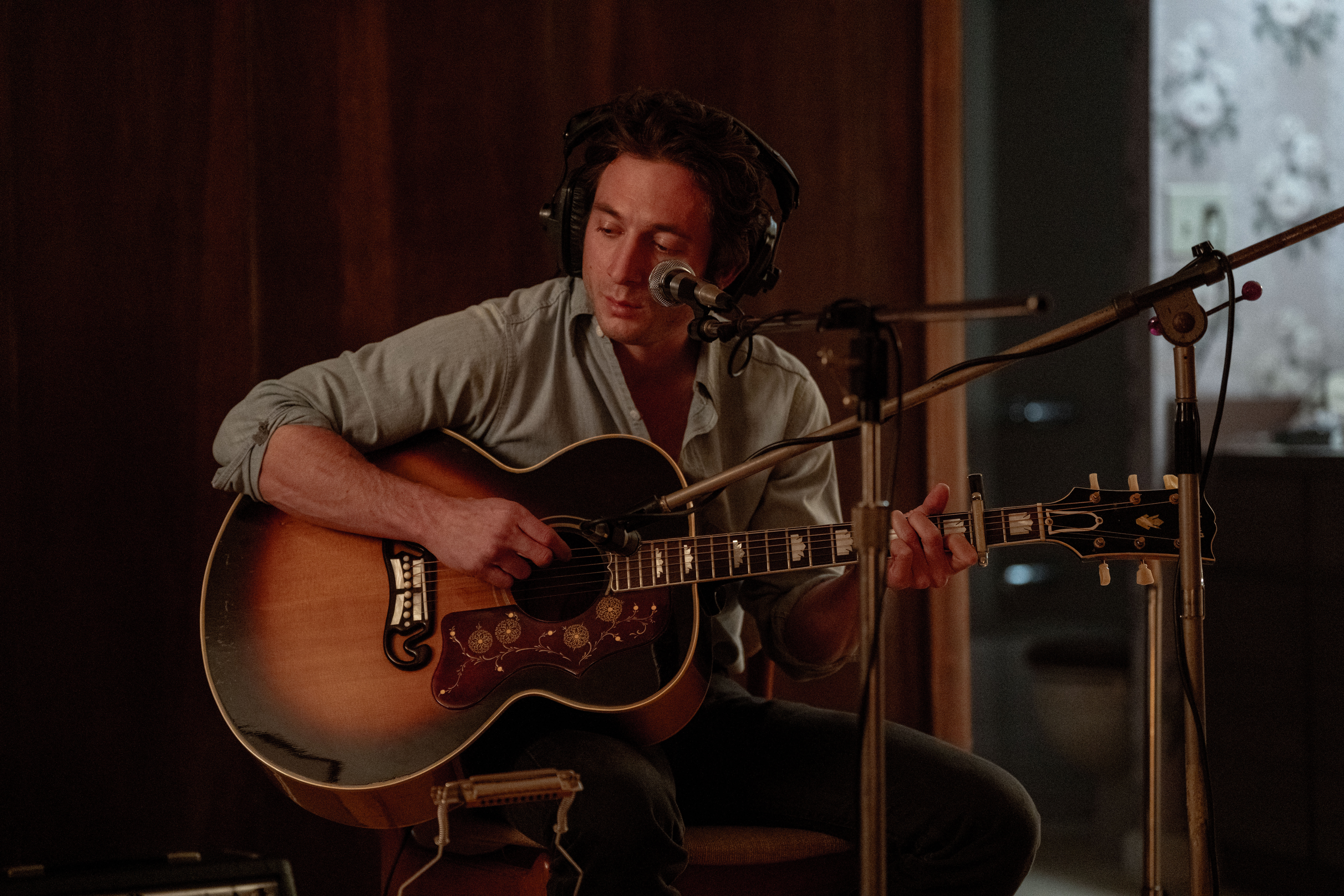 Jeremy Allen White como Bruce Springsteen