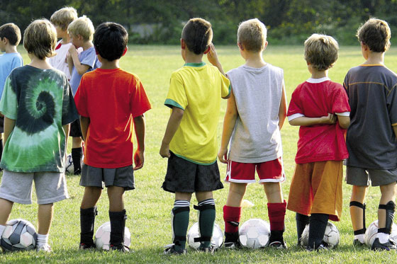Niños que hacen ejercicio rinden más en el colegio