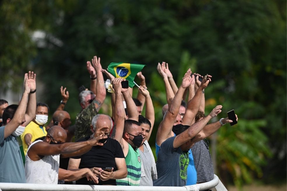 Una comisión de investigación parlamentaria en el Senado fue activada hace tres semanas para revisar las "omisiones" de Bolsonaro durante la crisis sanitaria,