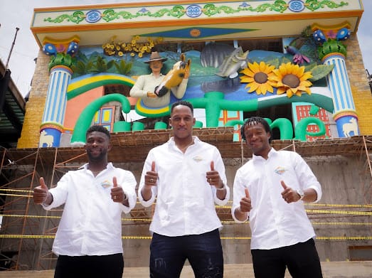 Jefferson Lerma, Yerry Mina y Juan Guillermo Cuadrado en Guatapé Plaza, su megaproyecto.