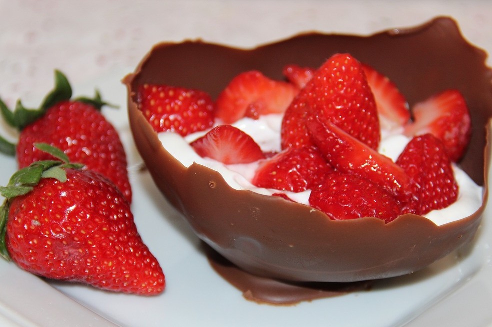 Aprende a hacer dos increíbles postres de fresa con estas fáciles recetas.