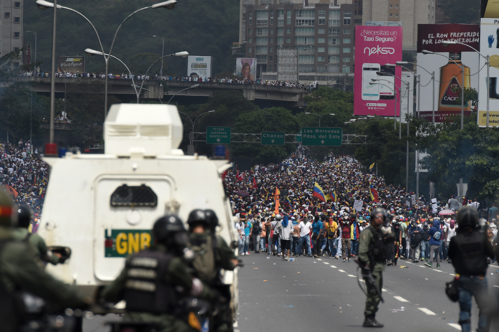Dos jóvenes y un militar murieron tras protestas en Venezuela