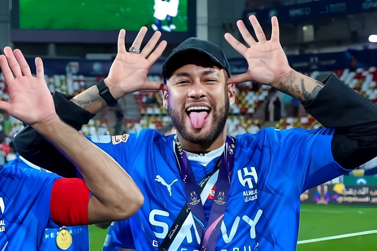 Neymar, con la camiseta de Al-Hilal.