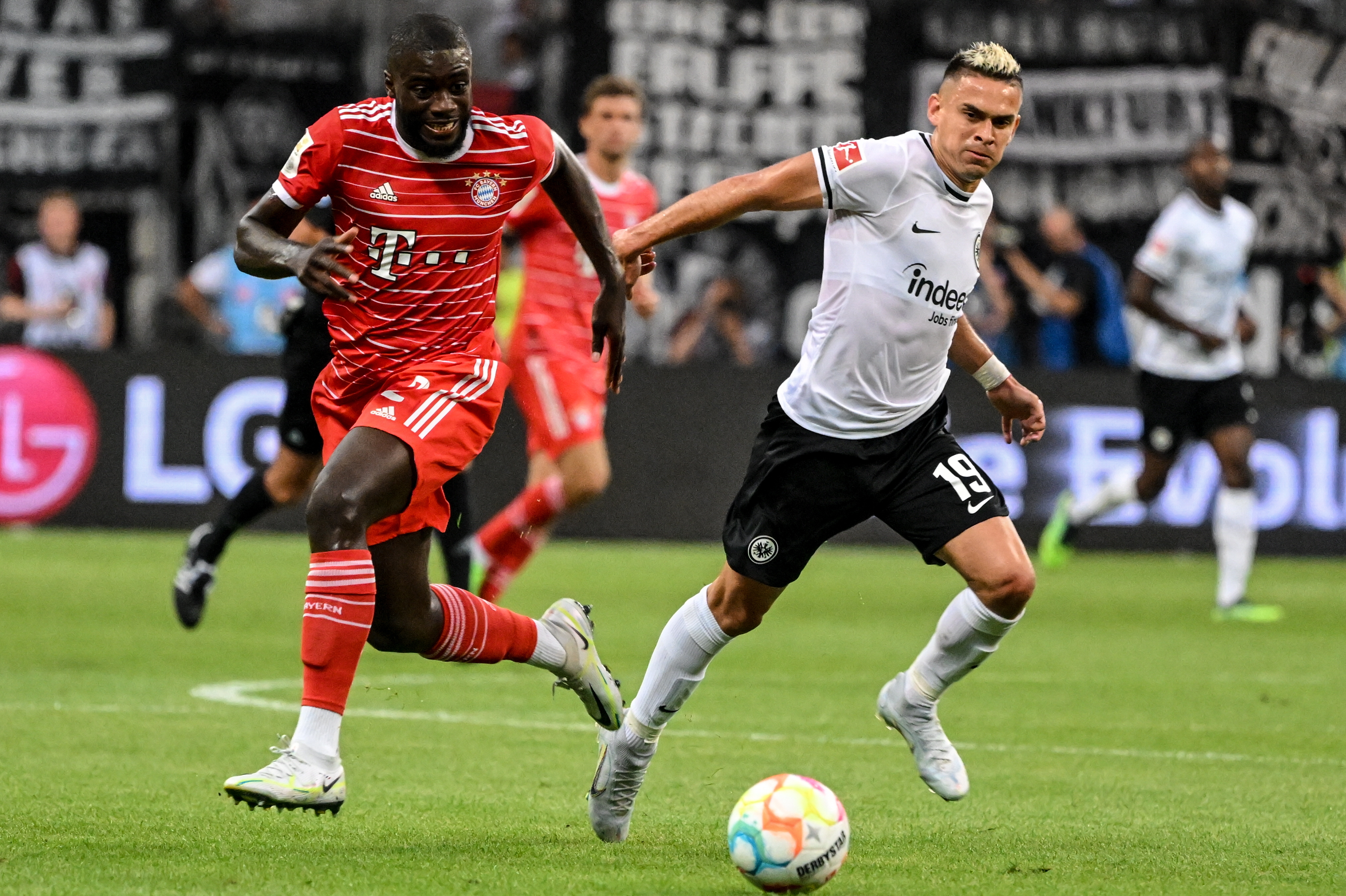 Bayern goleó al Eintracht de Santos Borré en el inicio de la Bundesliga