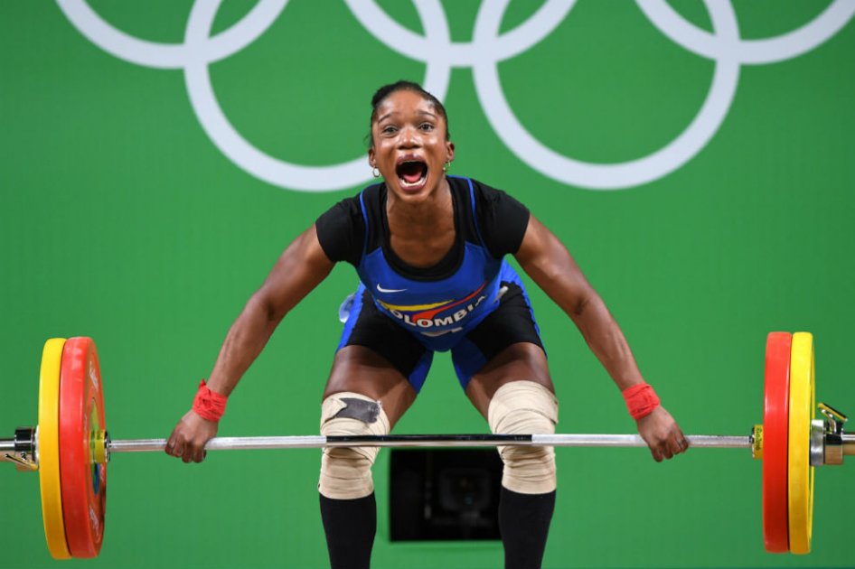Lina Rivas, levantadora de pesas en su competencia de los 58 kg. Foto: AFP