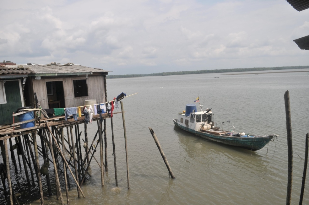 Barrios de por lo menos cinco comunas del sur de Buenaventura colindan con el estero San Antonio.