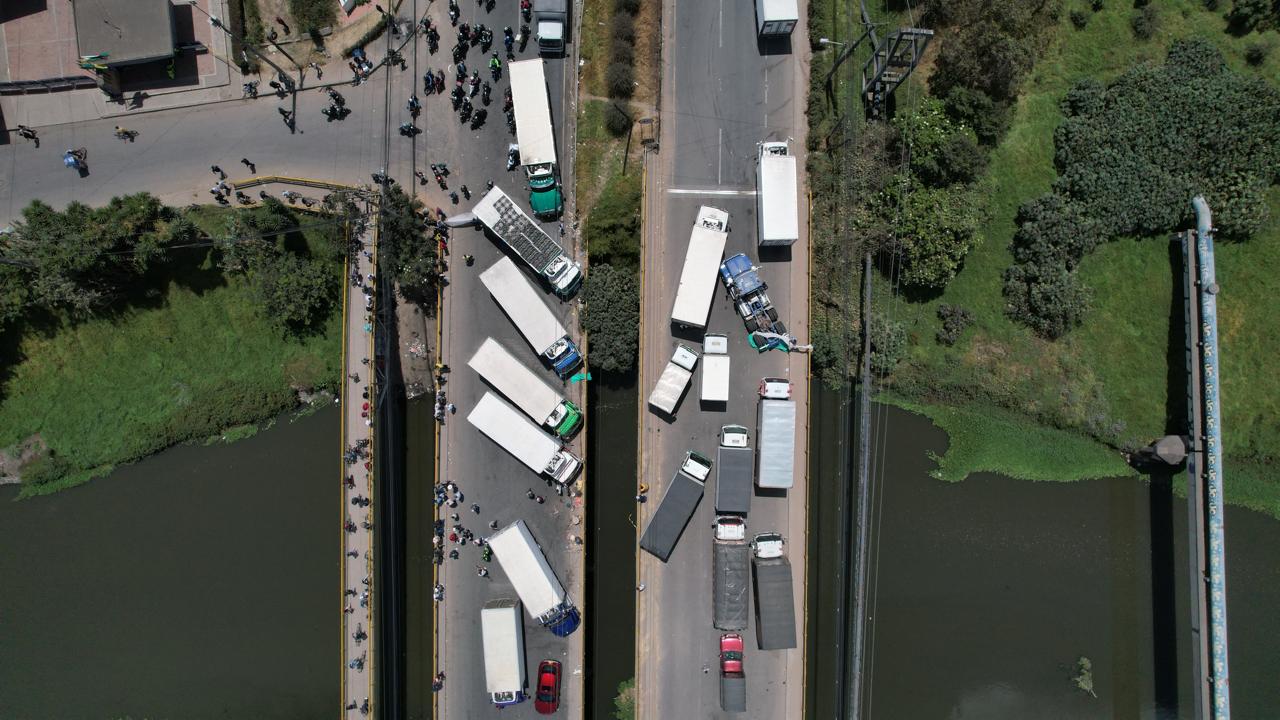 Bloqueos en Av. calle 17 con calle 137