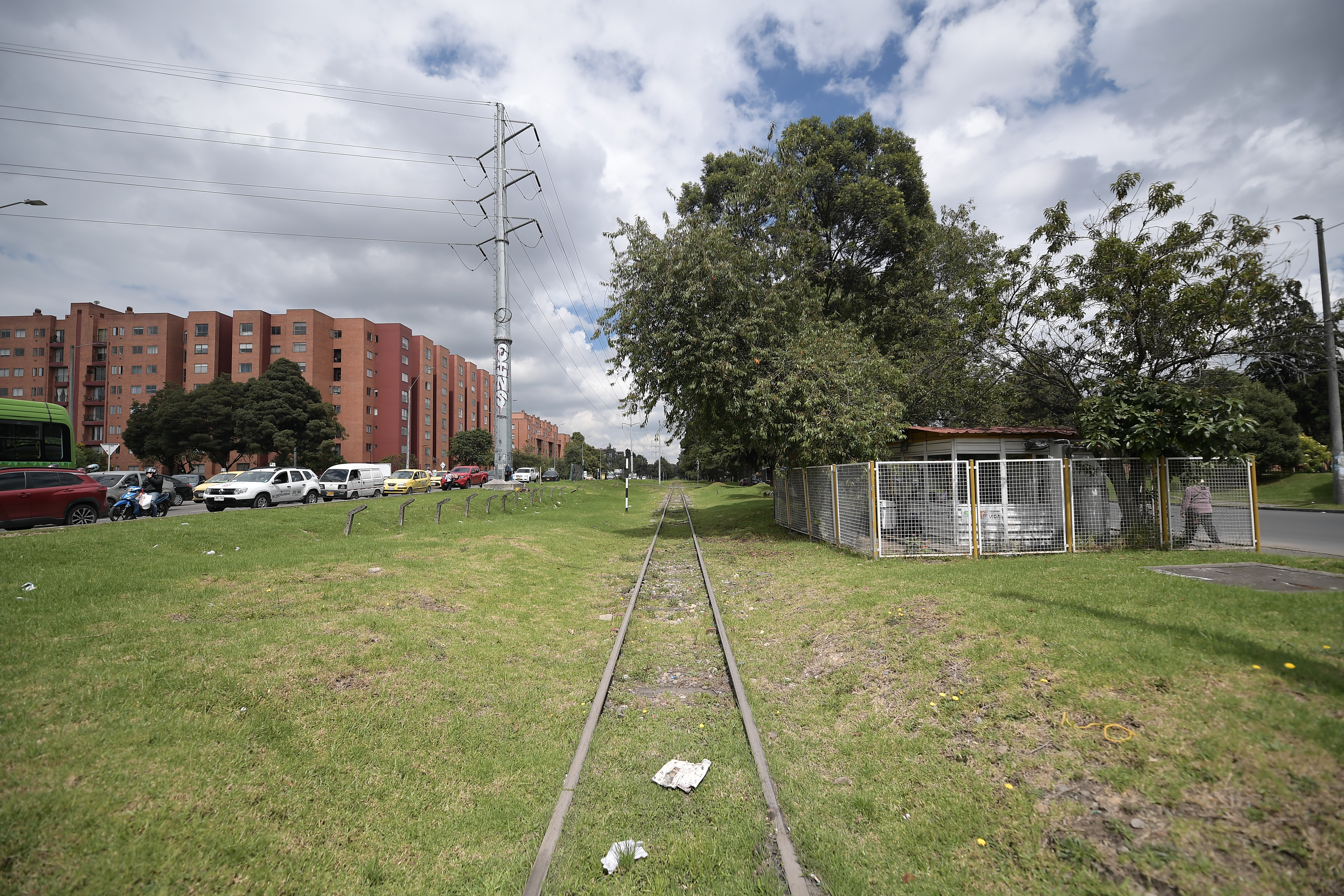 Tramo con problemas para la construcción del RegioTram de occidente (Tren de Cercanías de la Sabana de Bogotá) por una tubería de combustible del aeropuerto El Dorado