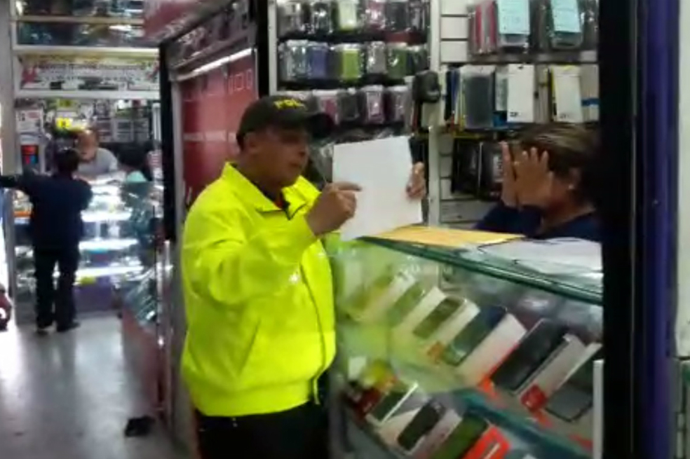 Ocupan locales de Suba donde vendían celulares de dudosa procedencia