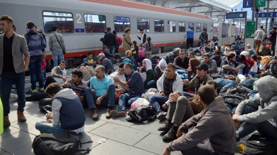 Estudiantes holandeses llevarán escolta al pasar por centro de refugiados