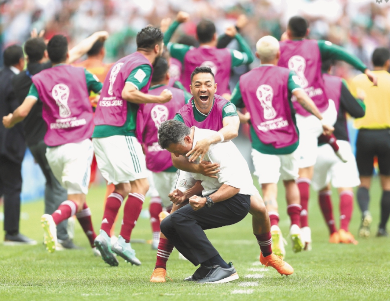 Como pocas veces, Juan Carlos Osorio celebró emocionado la histórica victoria de México sobre Alemania, en Moscú. / Getty Images