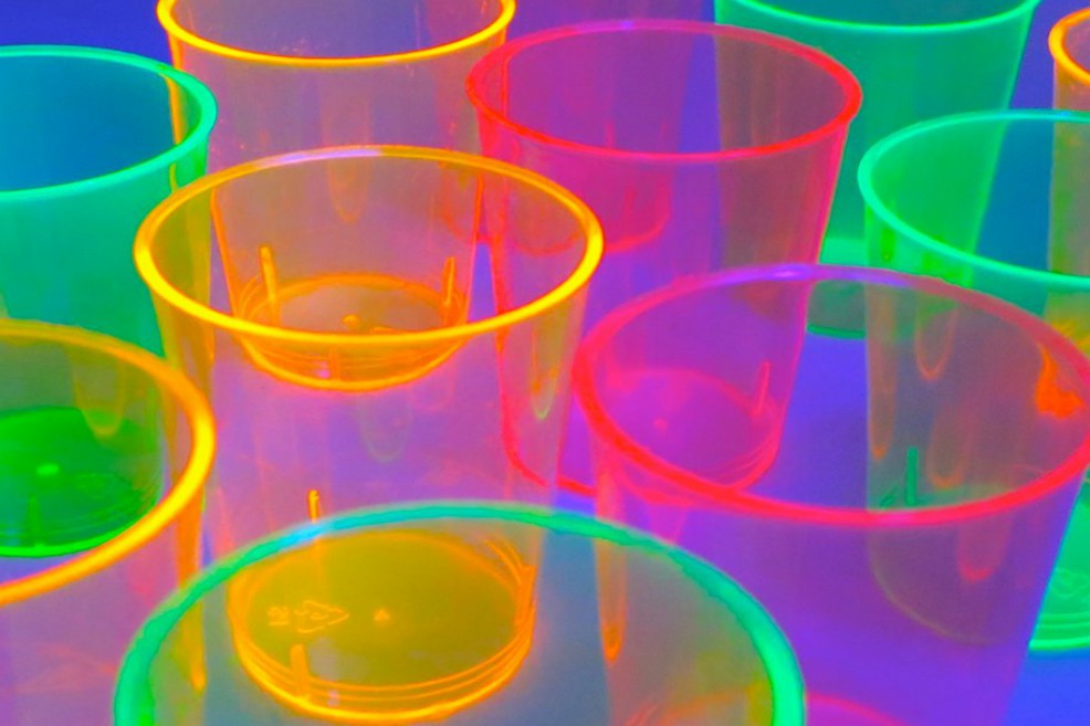 Así es como mezclar alcohol con bebidas energizantes empeoraría la borrachera