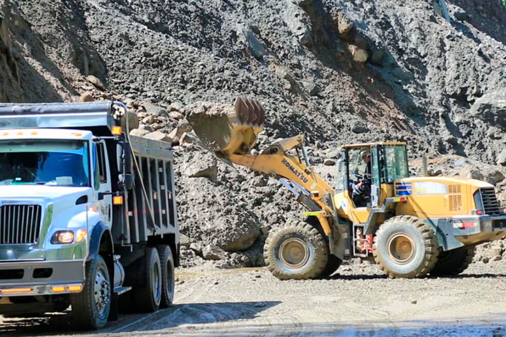 Avanza remoción de derrumbe en vía a Villavicencio, pero se presenta uno nuevo