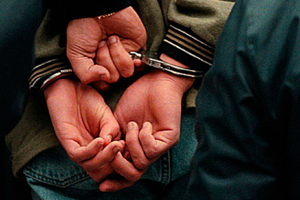 Detenido pidió permiso para ir al baño en plena audiencia y escapó