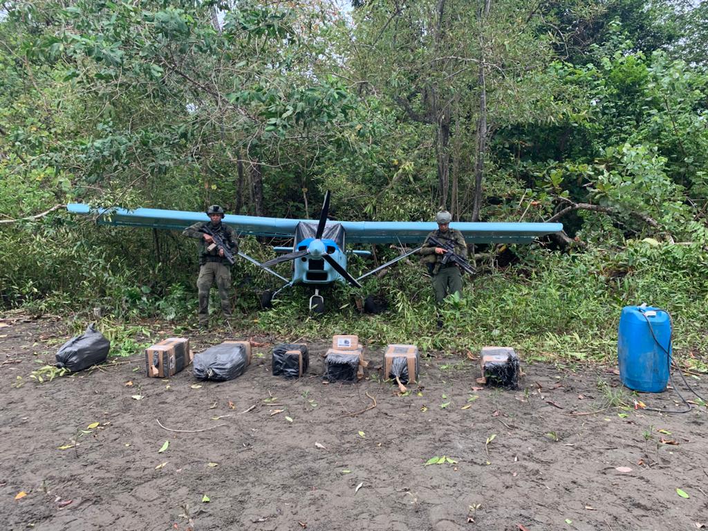 EE.UU. y Colombia incautan narcoavión y narcolancha en Nariño y Valle