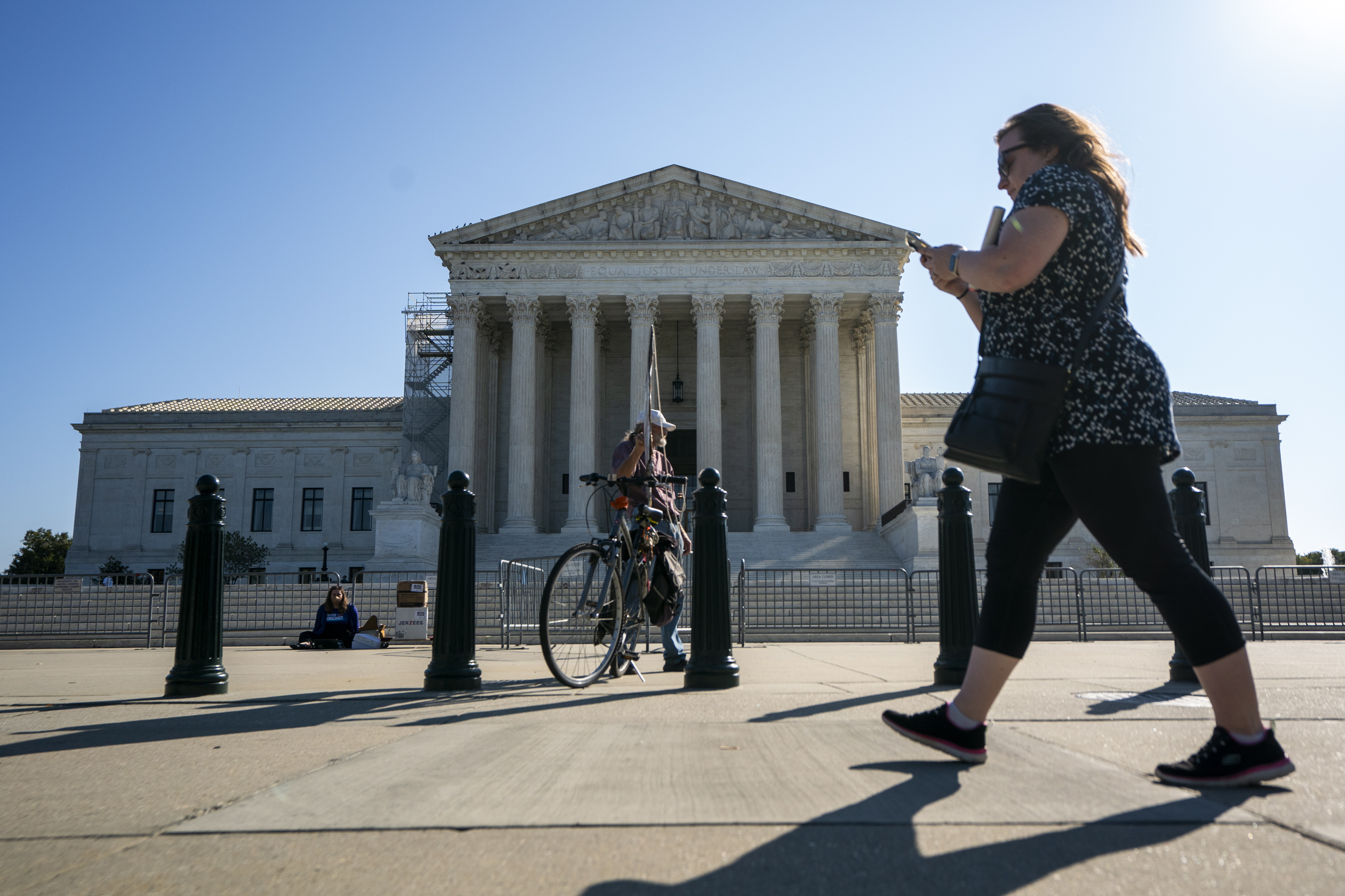 Washington (United States), 02/10/2023.- Justices reconvene as the Supreme Court starts a new term at the Supreme Court in Washington, DC, USA, 02 October 2023. Already on the docket for the year are cases on gun rights, free speech on social media and affirmative action in selection of students at one of the nations top secondary schools Thomas Jefferson High School for Science and Technology in Northern Virginia. EFE/EPA/SHAWN THEW