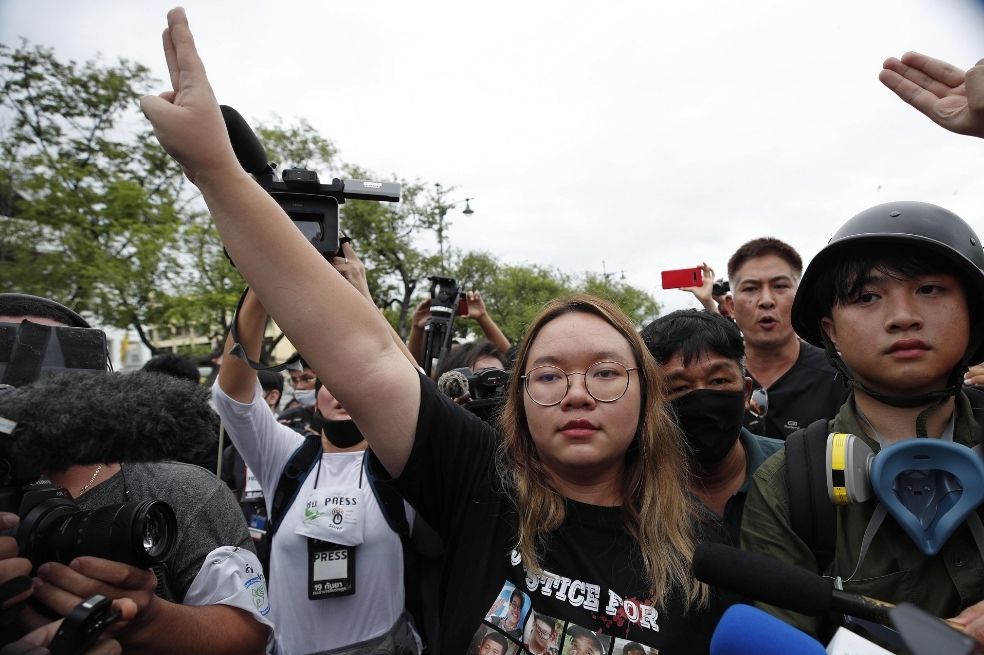 Los estudiantes de Tailandia se vuelcan a las calles para desafiar al rey